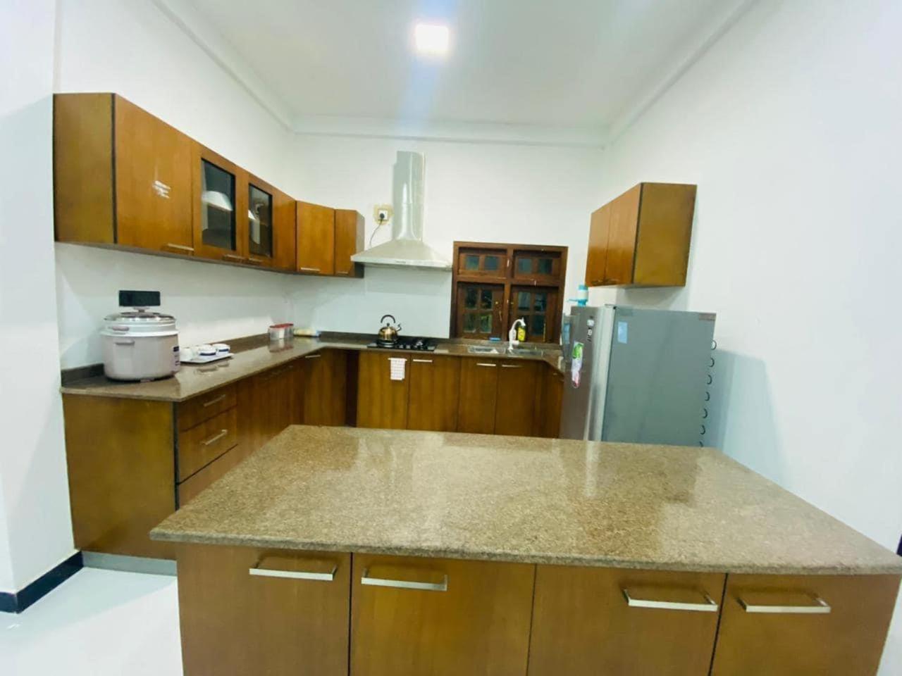 Lalitha Holiday Inn Jaffna Esterno foto