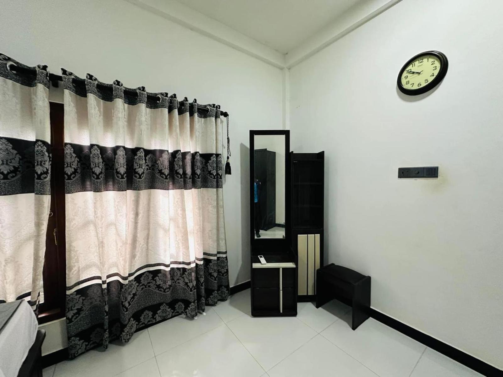 Lalitha Holiday Inn Jaffna Esterno foto